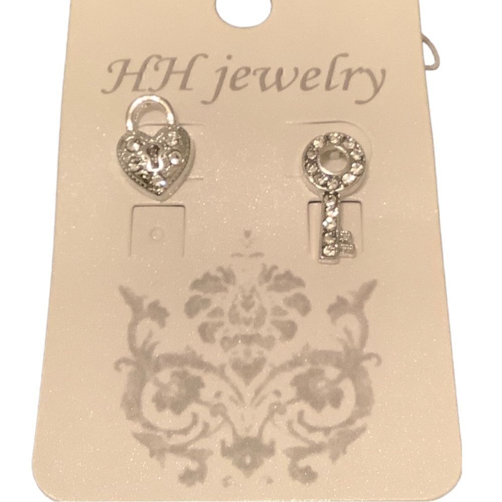 🌼🌼HH silver tone lock and key earrings NWOT🌼🌼